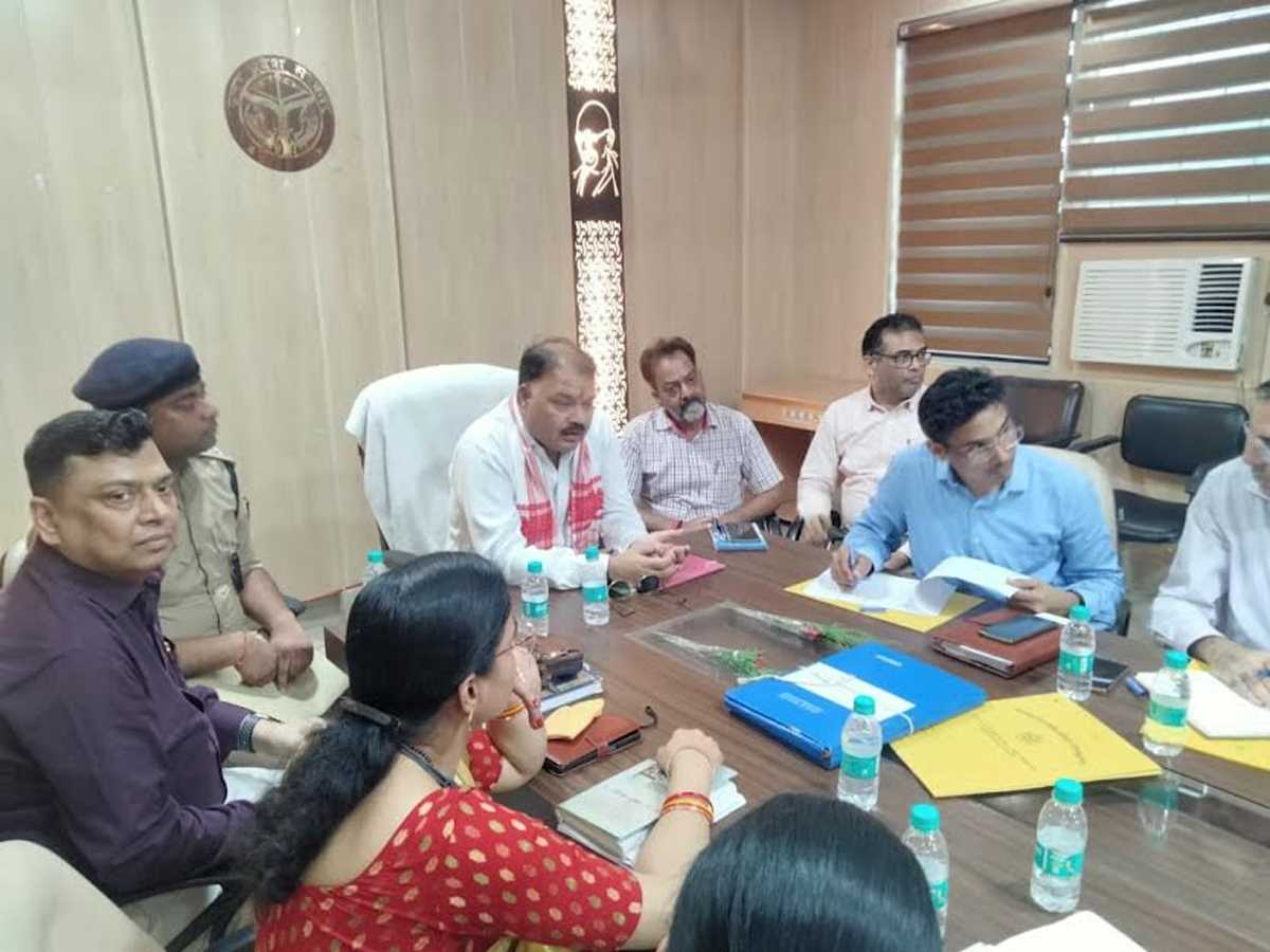 यूपी राज्य बाल अधिकार संरक्षण आयोग अध्यक्ष ने किया जिले का दौरा